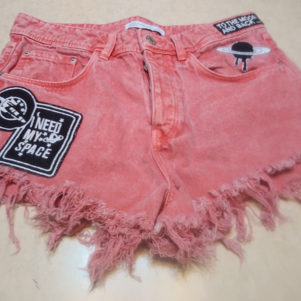 Zara space fringed short shorts in coral pink! Ladies size 6